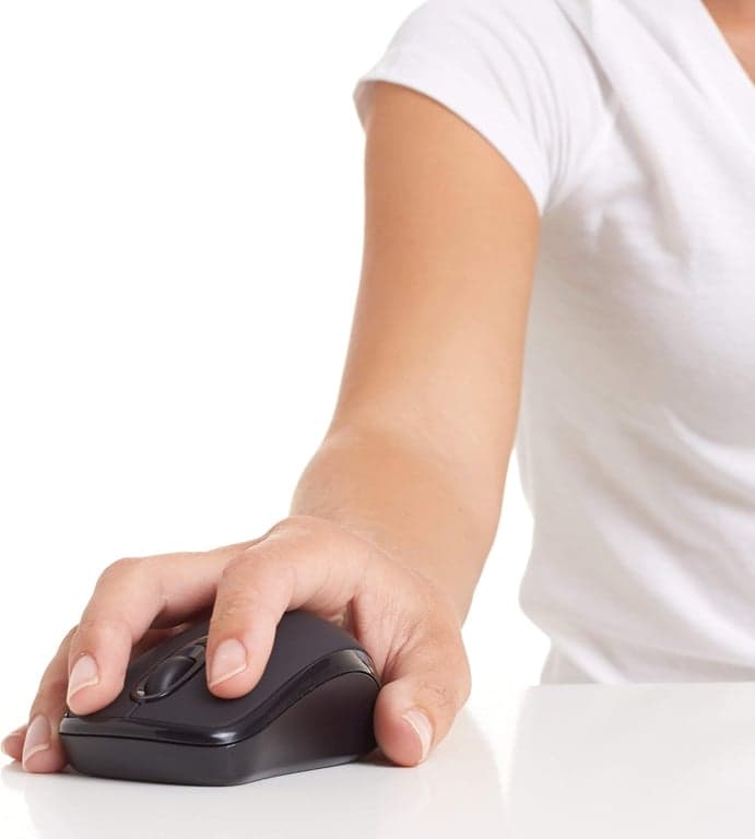 Mouse óptico inalámbrico para computadora Amazon Basics de 2.4 GHz con nano receptor USB, portátil, sin cables, seguimiento suave, compatibilidad con múltiples dispositivos, negro - imagen 4